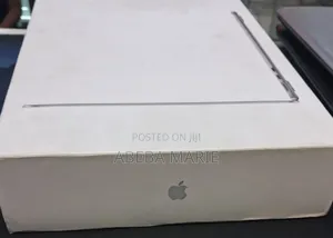 New Laptop Apple MacBook Air 2024 M3 8GB Apple M3 SSD 256GB