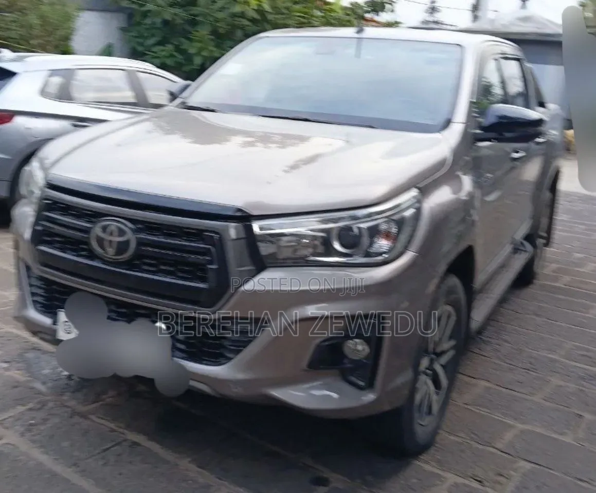 Toyota Hilux 2020 Gray