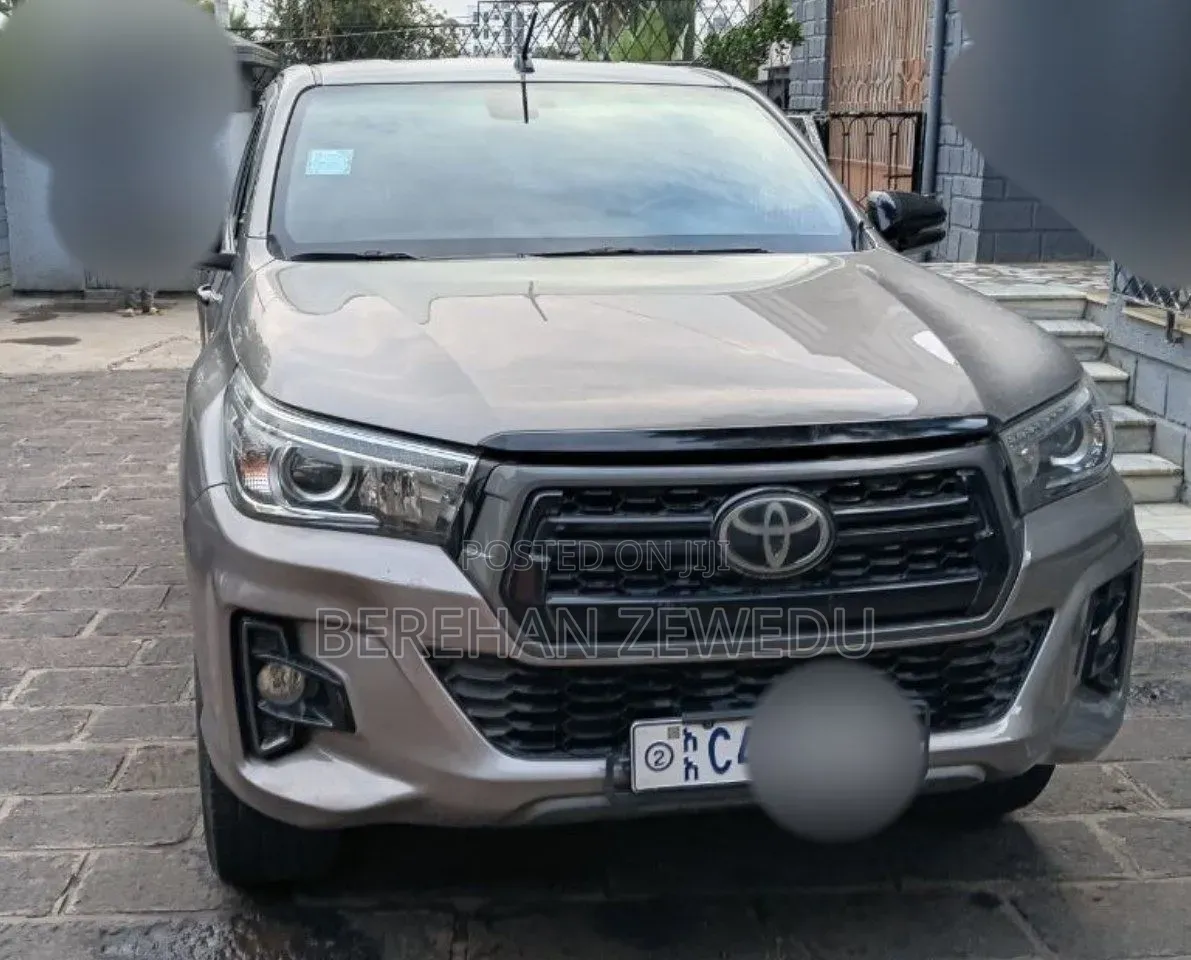 Toyota Hilux 2020 Gray