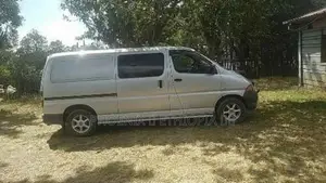 Toyota HiAce 2006 Silver