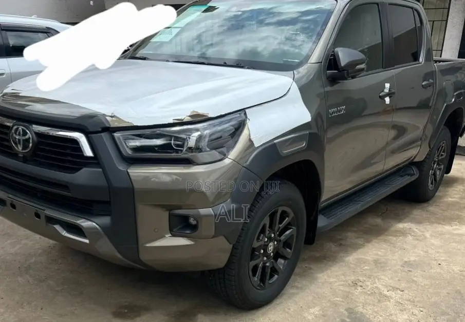 New Toyota Hilux 2025 Brown
