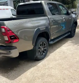 New Toyota Hilux 2025 Brown