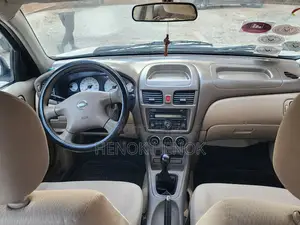 Nissan Sunny 2011 Silver