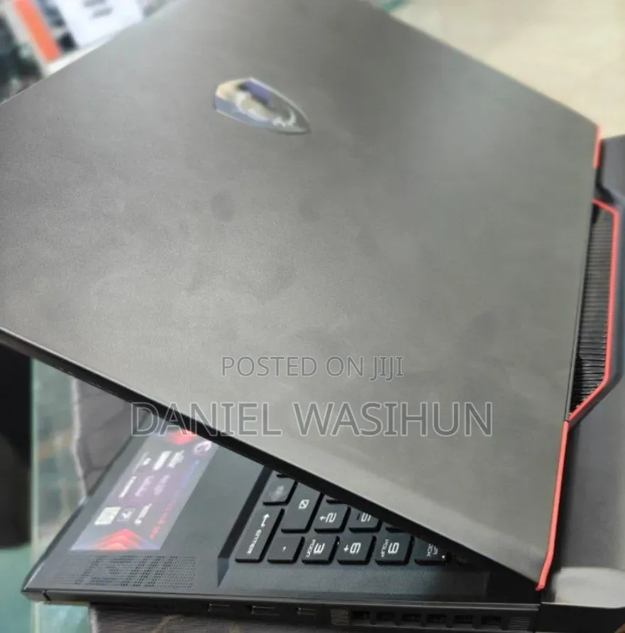 New Laptop MSI Raider 18 HX AI A2XW 16GB Intel Core i9 SSD 1T