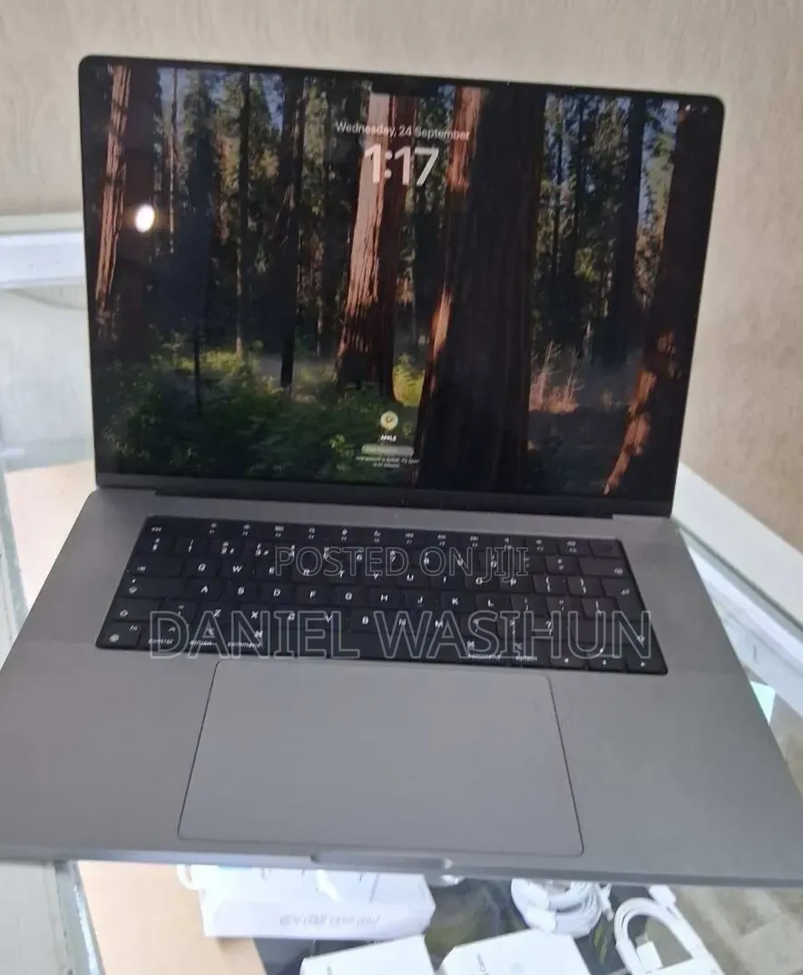 New Laptop Apple MacBook Pro 2020 M1 16GB Apple M1 Pro SSD 512GB