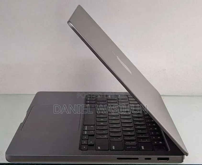 New Laptop Apple MacBook Pro 2021 M1 16GB Apple M1 Pro SSD 512GB