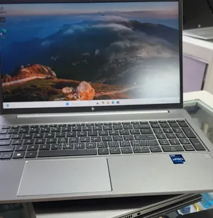 New Laptop HP ZBook Firefly 16 G10 16GB Intel Core i7 SSD 512GB