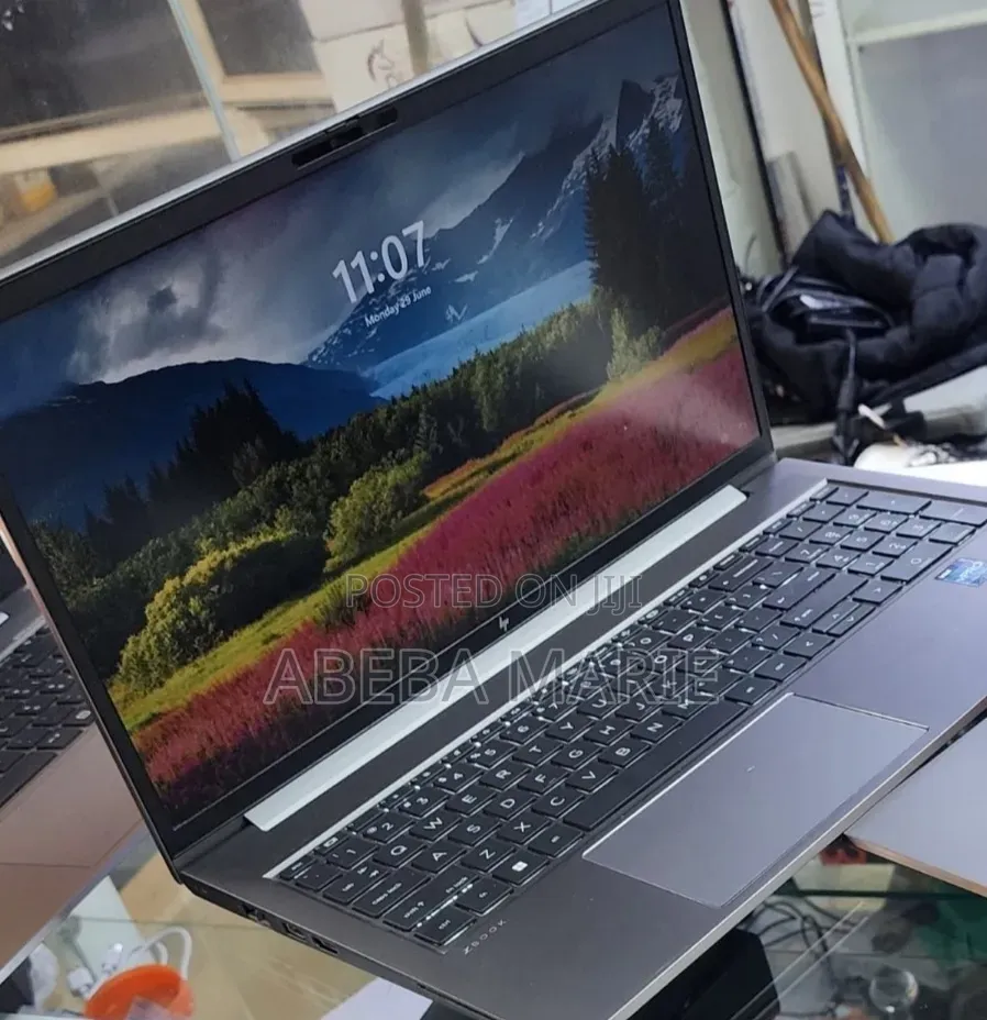 New Laptop HP ZBook Firefly 16 G10 16GB Intel Core i7 SSD 512GB