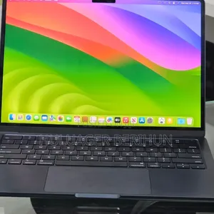New Laptop Apple MacBook Air 2022 M2 16GB Apple M2 SSD 512GB