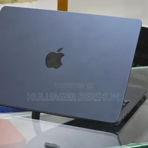 New Laptop Apple MacBook Air 2022 M2 16GB Apple M2 SSD 512GB