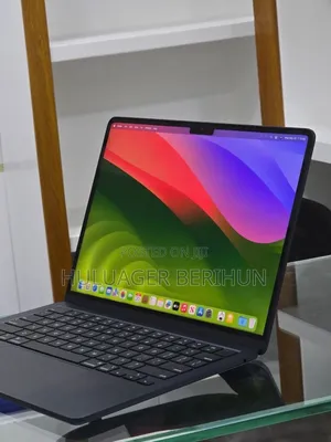 New Laptop Apple MacBook Air 2022 M2 16GB Apple M2 SSD 512GB