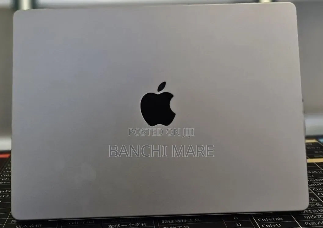 New Laptop Apple MacBook Pro 2025 M5 16GB Apple M5 SSD 512GB