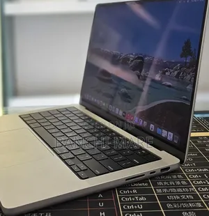 New Laptop Apple MacBook Pro 2025 M5 16GB Apple M5 SSD 512GB