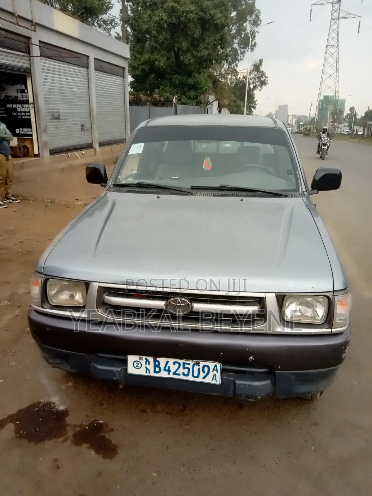 Toyota Hilux 2000 Gray
