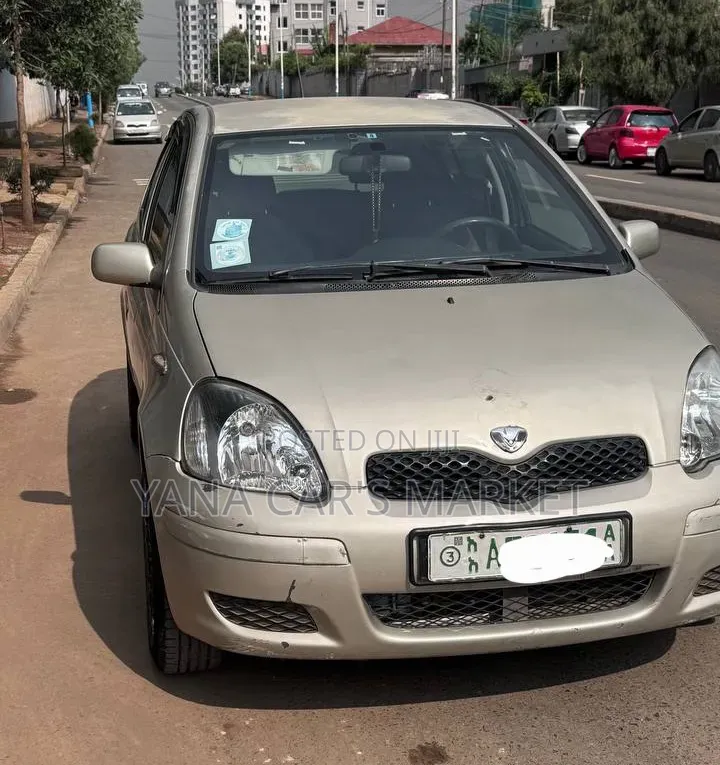 Toyota Vitz 2004 Blue