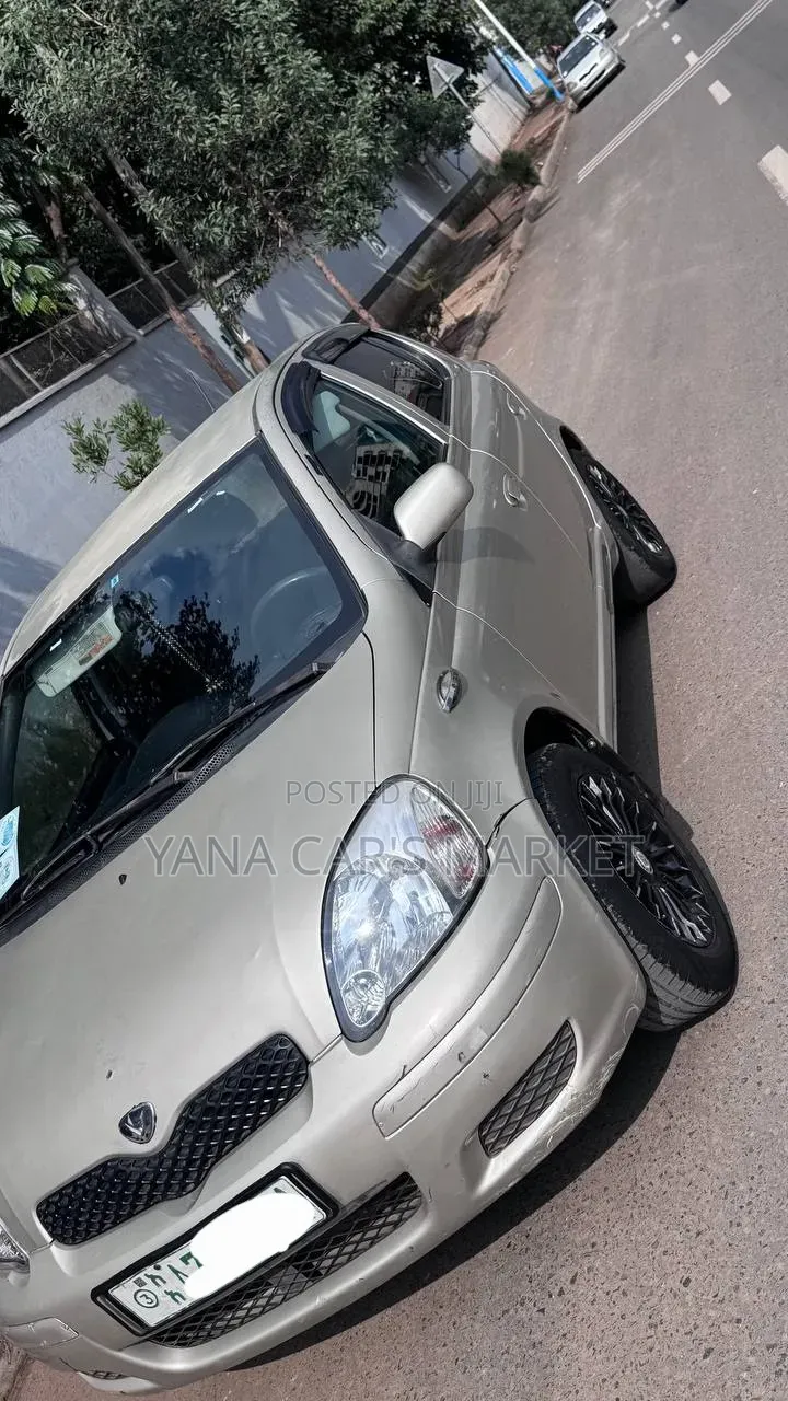 Toyota Vitz 2004 Blue