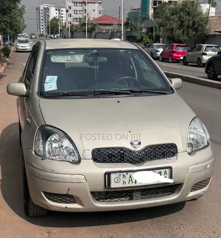 Toyota Vitz 2004 Blue