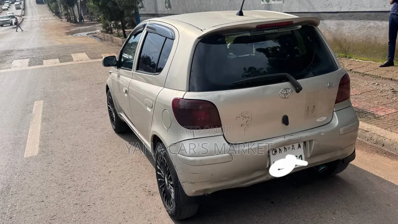 Toyota Vitz 2004 Blue