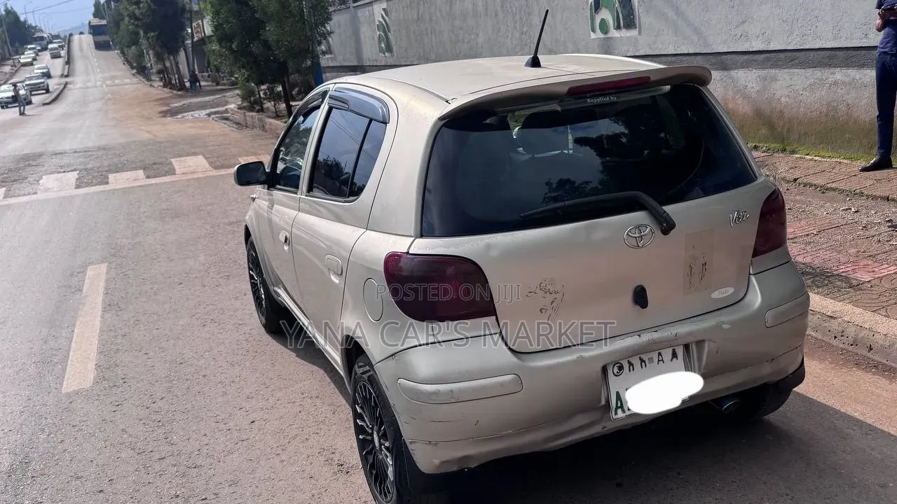 Toyota Vitz 2004 Blue