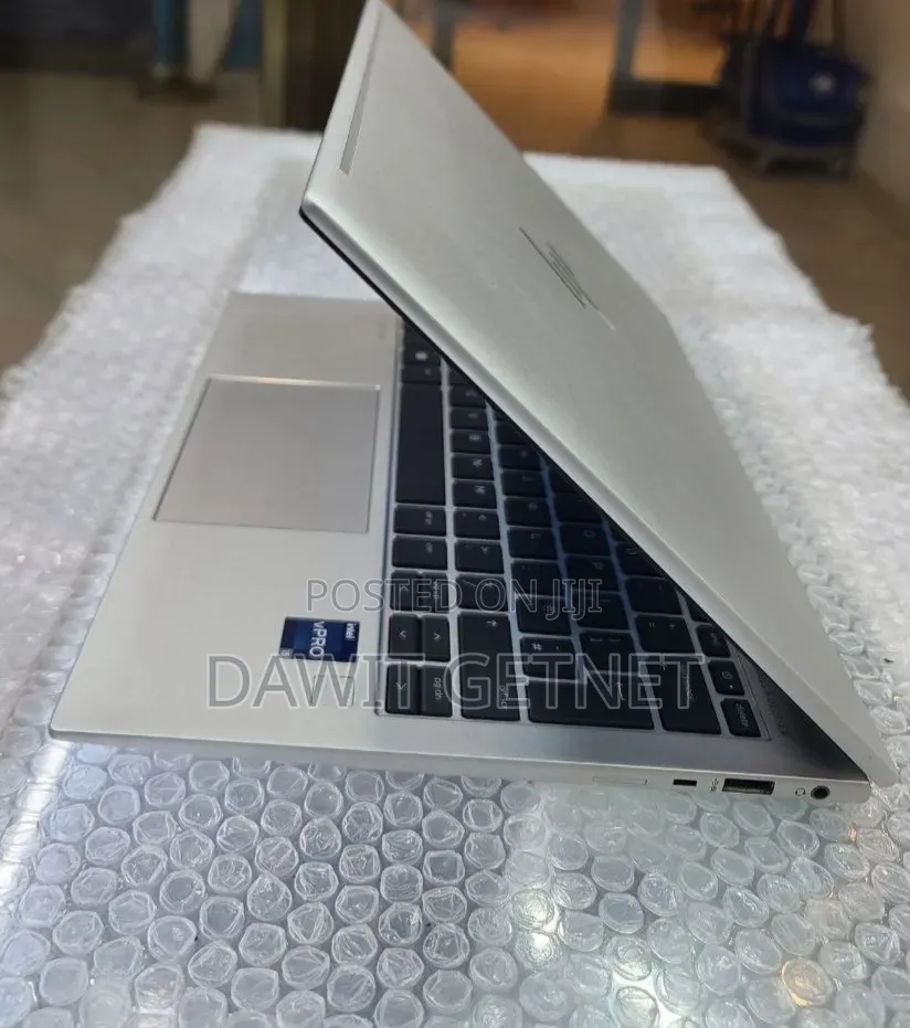 New Laptop HP EliteBook 830 G9 16GB Intel Core i5 SSD 512GB