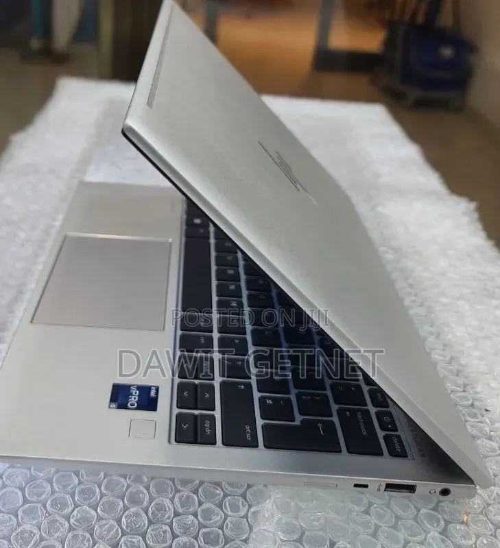 New Laptop HP EliteBook 830 G9 16GB Intel Core i5 SSD 512GB
