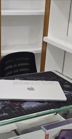 New Laptop Apple MacBook Air 2024 M3 16GB Apple M3 SSD 256GB