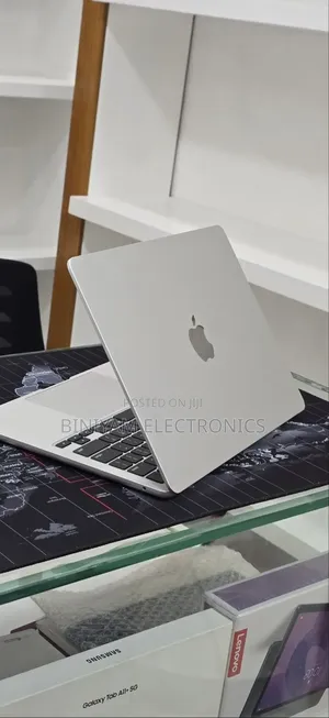 New Laptop Apple MacBook Air 2024 M3 16GB Apple M3 SSD 256GB