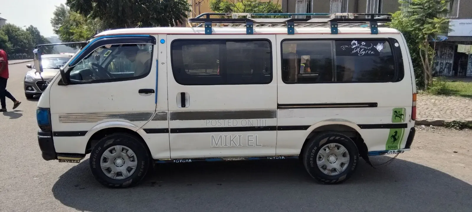Toyota HiAce 2001 White