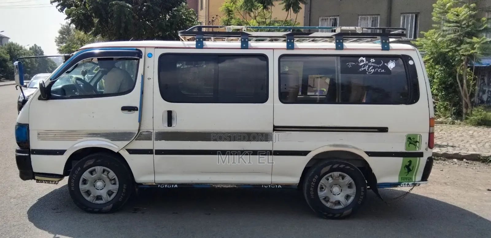 Toyota HiAce 2001 White