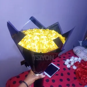 የ Bought እና የ Box Flowers