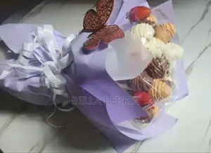 Chocolate Covered Strawberries And Cake Pop's For Different Events