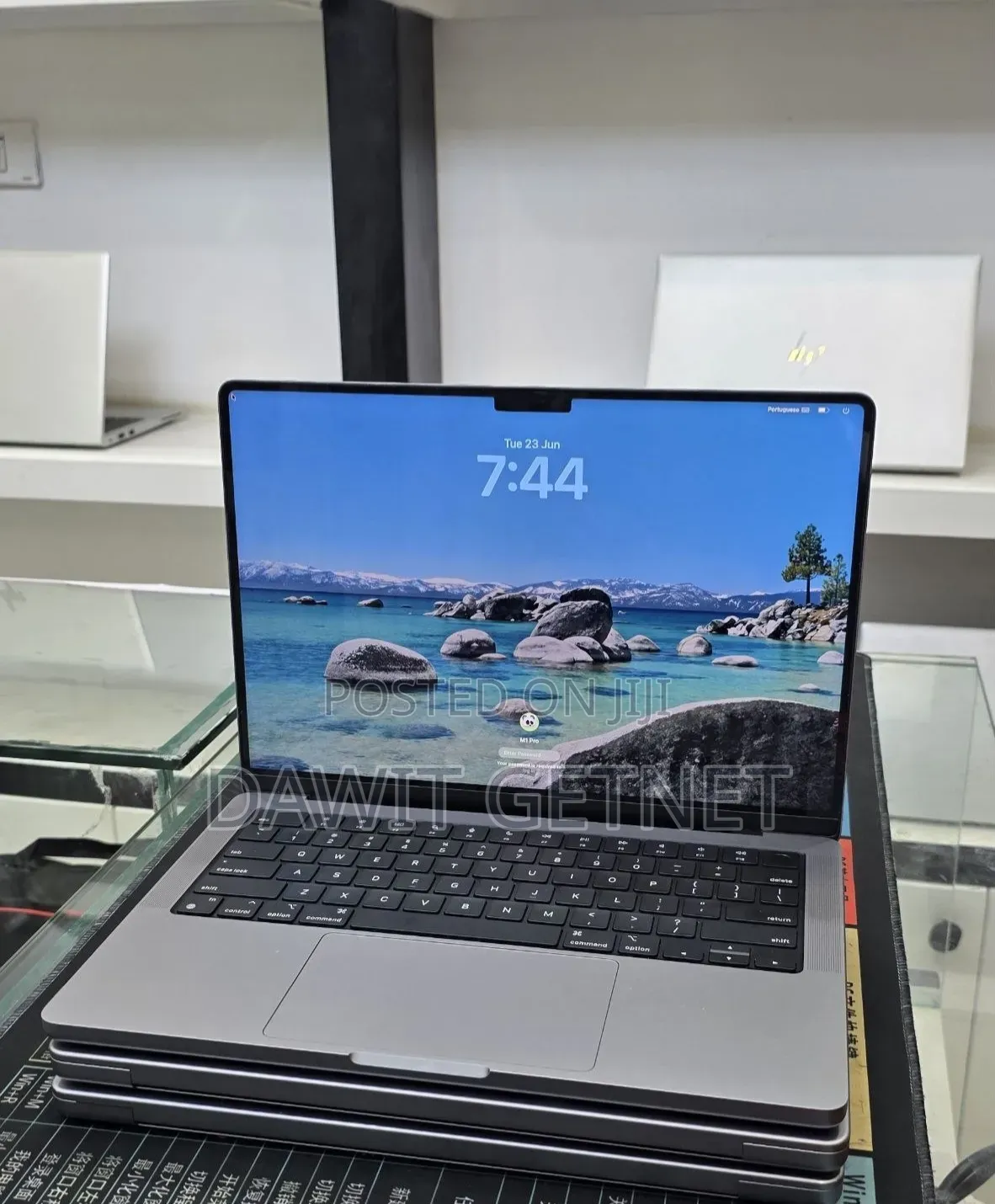 New Laptop Apple MacBook Pro 2020 M1 32GB Apple M1 Pro SSD 512GB
