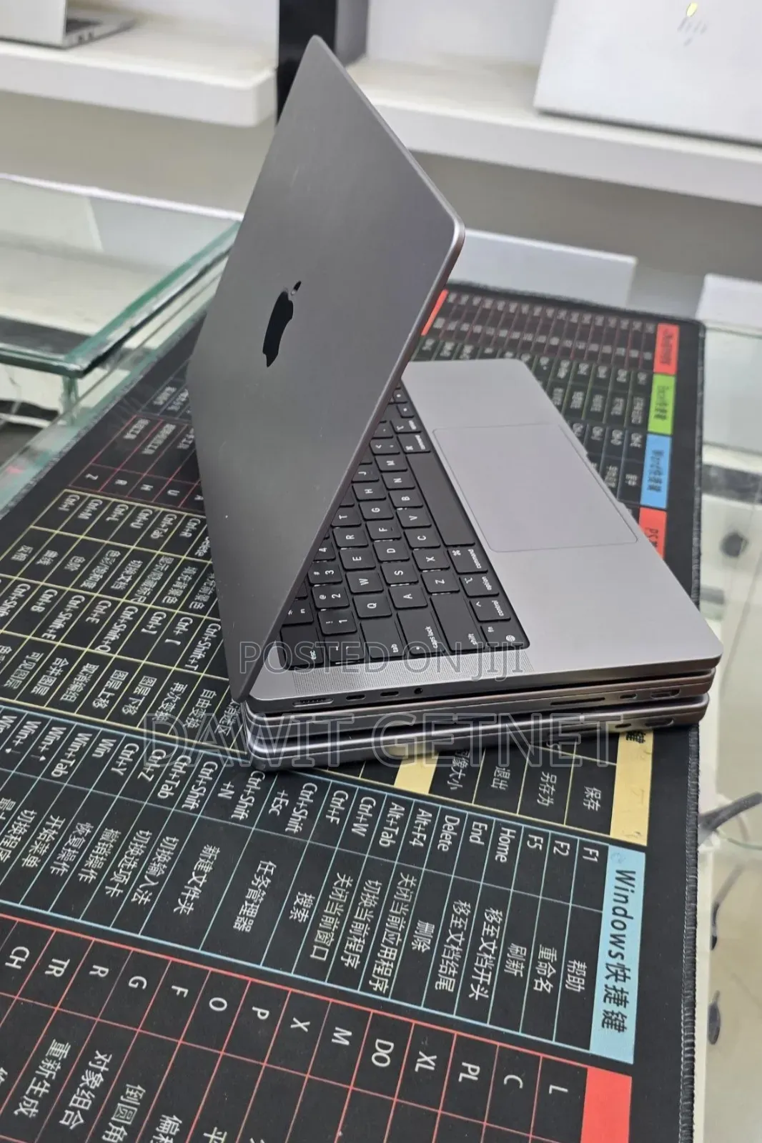 New Laptop Apple MacBook Pro 2020 M1 32GB Apple M1 Pro SSD 512GB