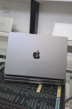 New Laptop Apple MacBook Pro 2020 M1 32GB Apple M1 Pro SSD 512GB