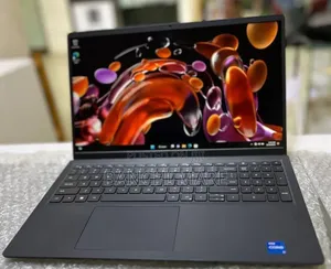 New Laptop Dell Vostro 3520 8GB Intel Core i5 SSD 1T