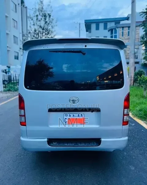 Toyota HiAce 2005 Silver