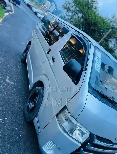Toyota HiAce 2005 Silver