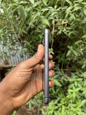 Apple iPhone 11 64 GB Gray