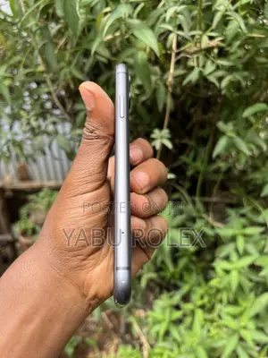 Apple iPhone 11 64 GB Gray