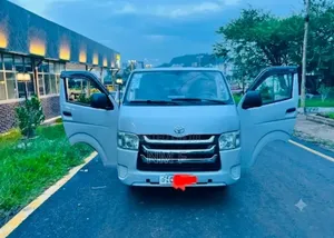 Toyota HiAce 2005 Silver