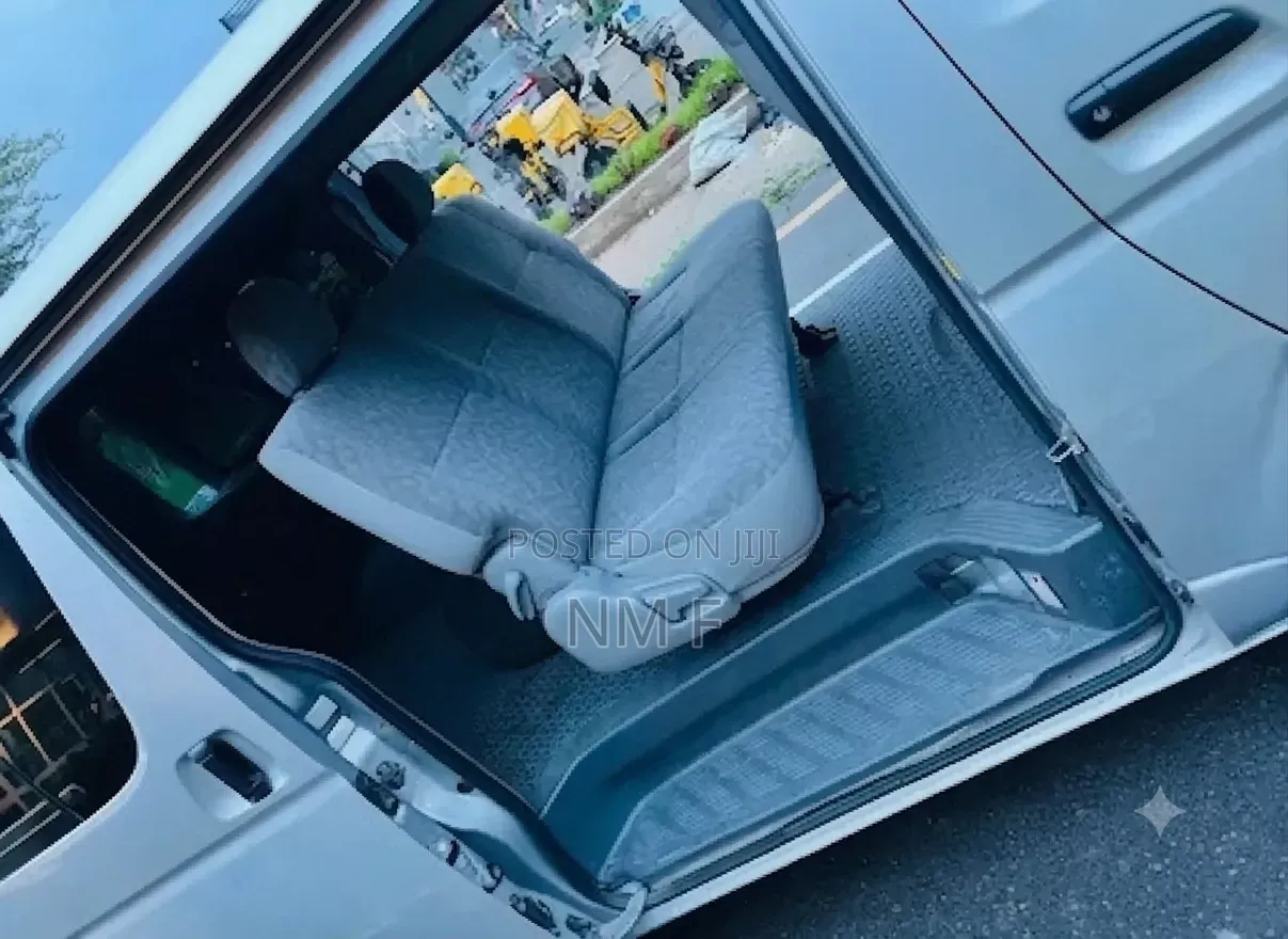 Toyota HiAce 2005 Silver