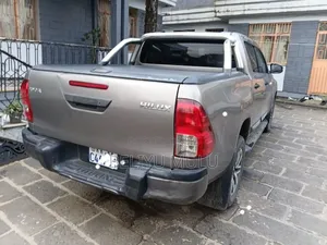 Toyota Hilux Revo Double Cab Deisel 2.4 AWD 2020 Silver