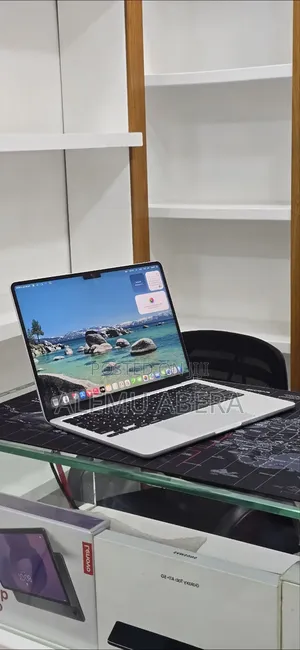 New Laptop Apple MacBook Air 2024 M3 16GB Apple M3 SSD 256GB