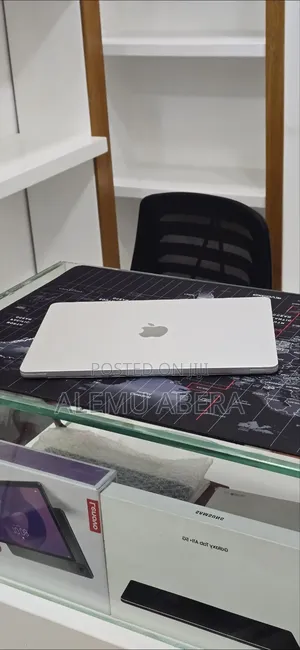 New Laptop Apple MacBook Air 2024 M3 16GB Apple M3 SSD 256GB