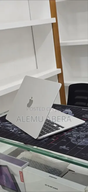 New Laptop Apple MacBook Air 2024 M3 16GB Apple M3 SSD 256GB