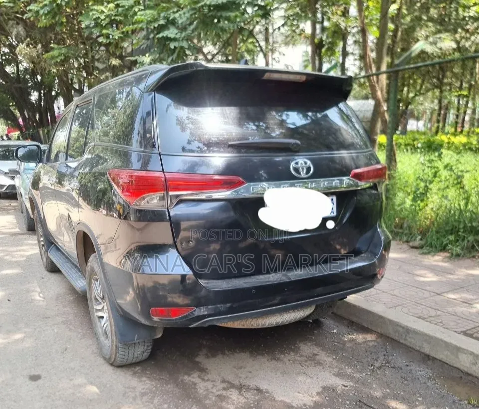 Toyota Fortuner 2022 Gray