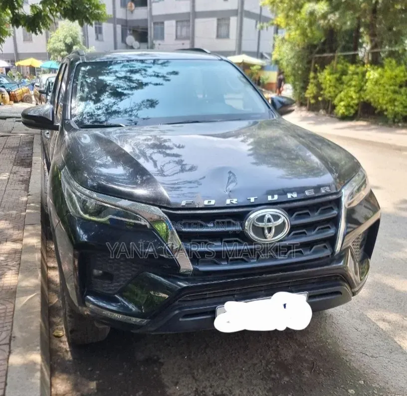 Toyota Fortuner 2022 Gray