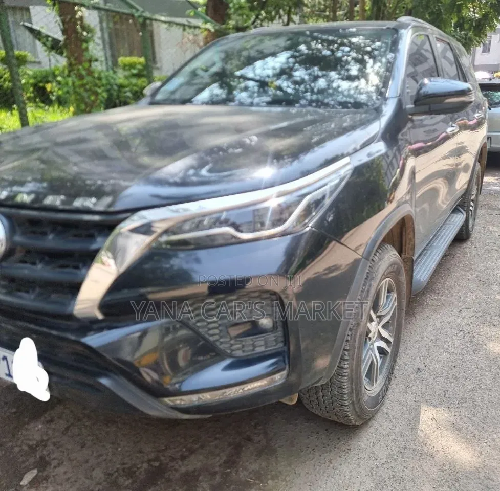Toyota Fortuner 2022 Gray