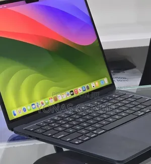 New Laptop Apple MacBook 16GB Apple M2 SSD 512GB