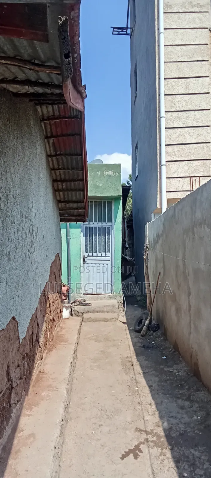 3bdrm House in Akaky Kaliti for sale